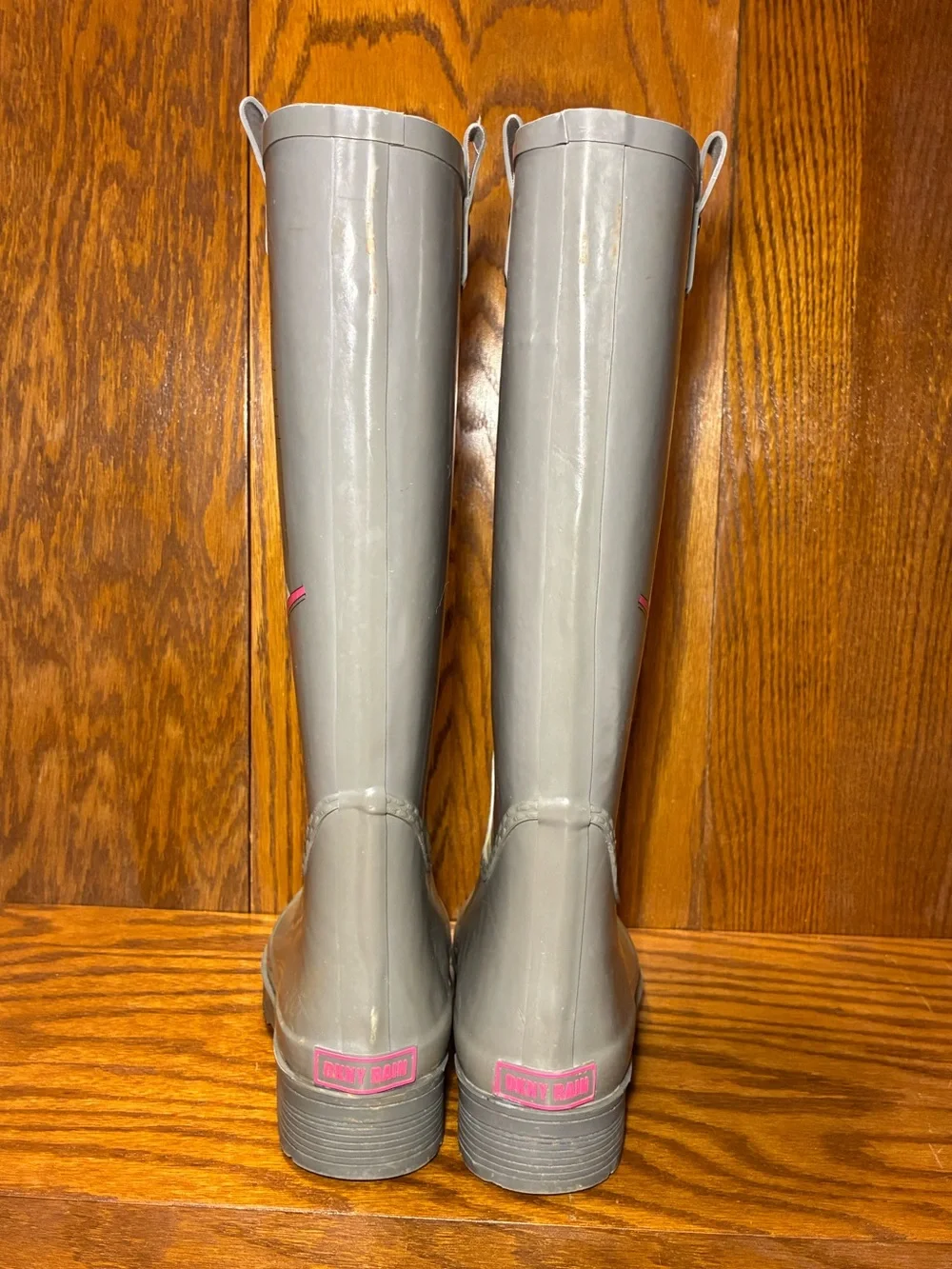 DKNY RAIN Graphic Gray Rubber Rain Boots Waterproof Pink Accent Women’s 8